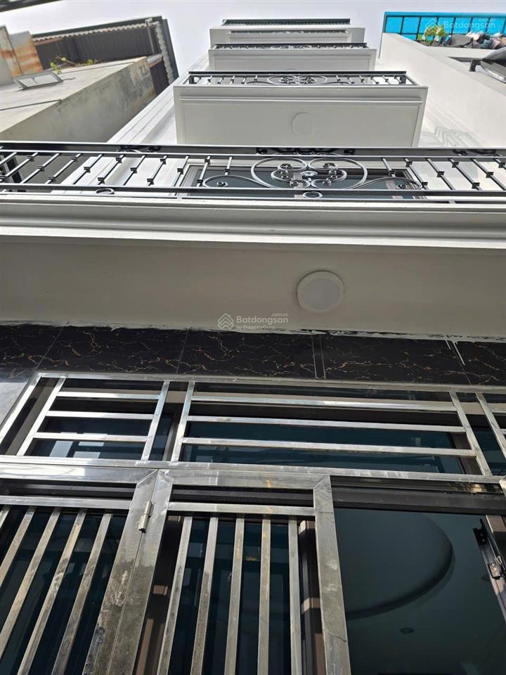 Bán nhà trung tâm ngọc hồi diện tích 40m nhà 5 tầng mới, có thang máy xịn