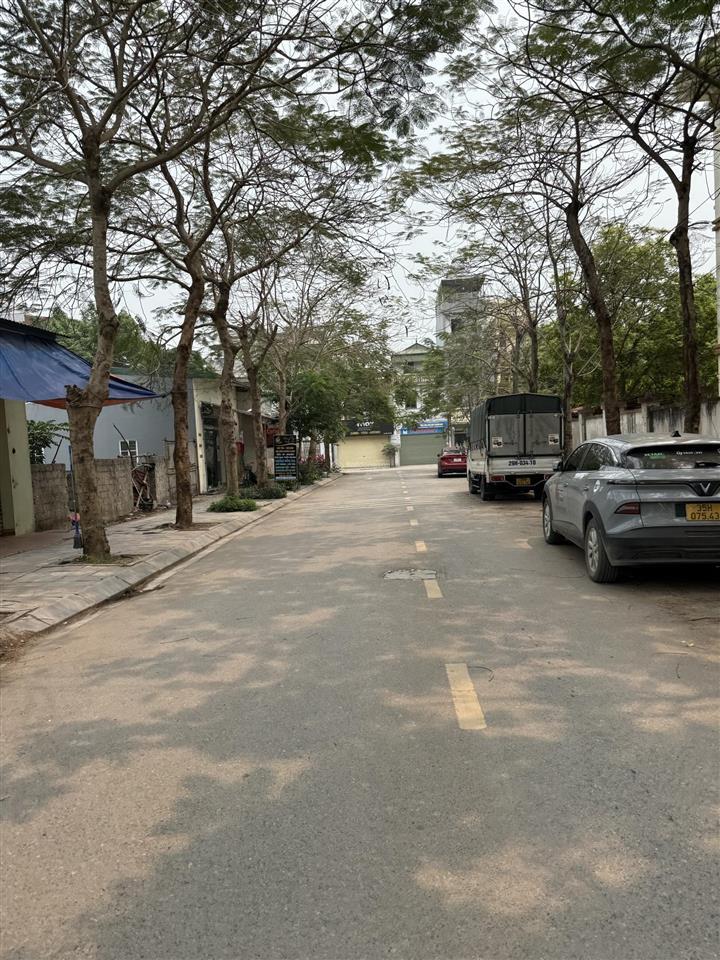 Bán nhà trung tâm ngọc hồi diện tích 40m nhà 5 tầng mới, có thang máy xịn
