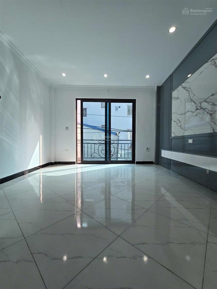 Bán nhà cương ngô tứ hiệp thanh trì. diện tích 31m2. nhà 5 tầng mới đường trước nhà 3m