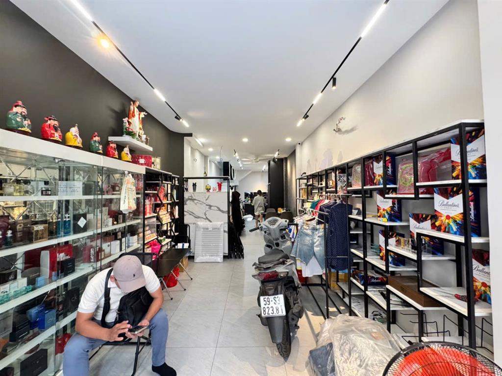 Huỳnh văn bánh 48.6m2  5 tầng  hẻm xe hơi 5m  11,9 tỷ  190m2 sàn  xe hơi thông, ngủ nhà