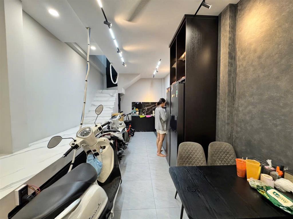 Huỳnh văn bánh 48.6m2  5 tầng  hẻm xe hơi 5m  11,9 tỷ  190m2 sàn  xe hơi thông, ngủ nhà