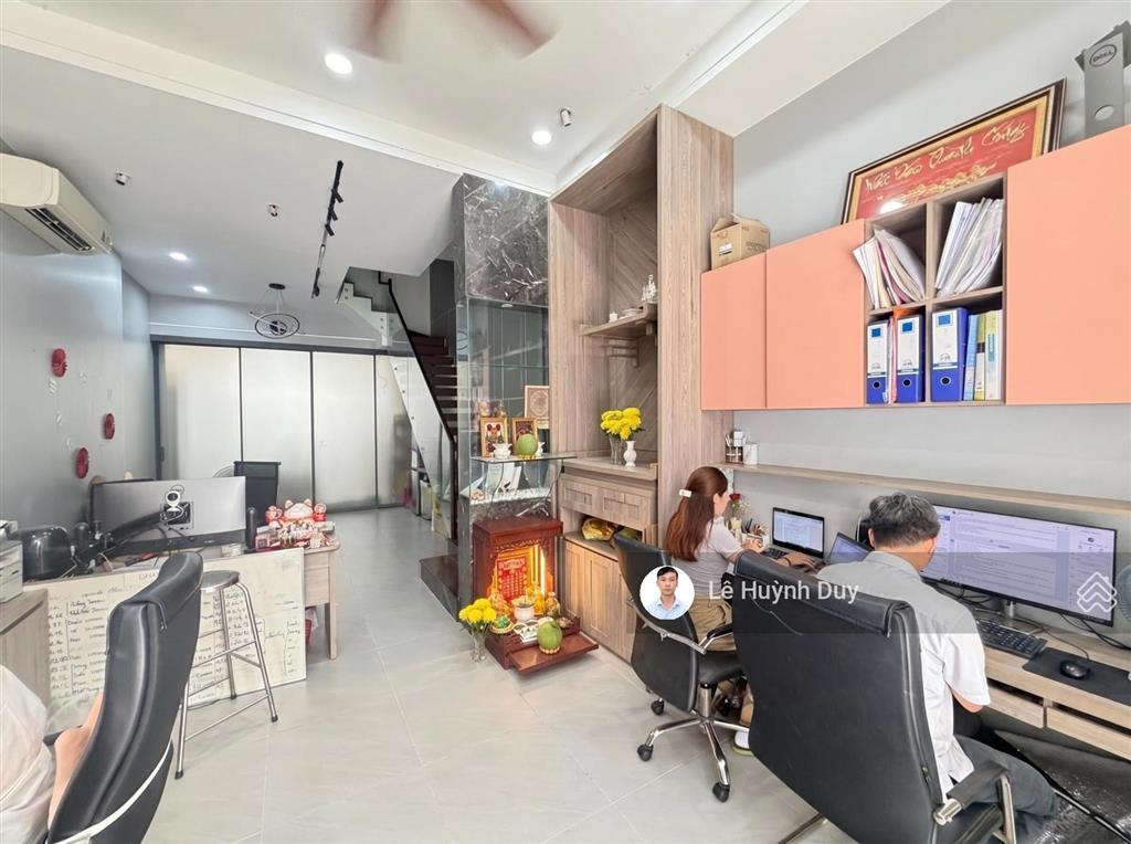 Toà văn phòng cần bán  13,8 tỷ  xe hơi đậu đỗ ngày đêm
