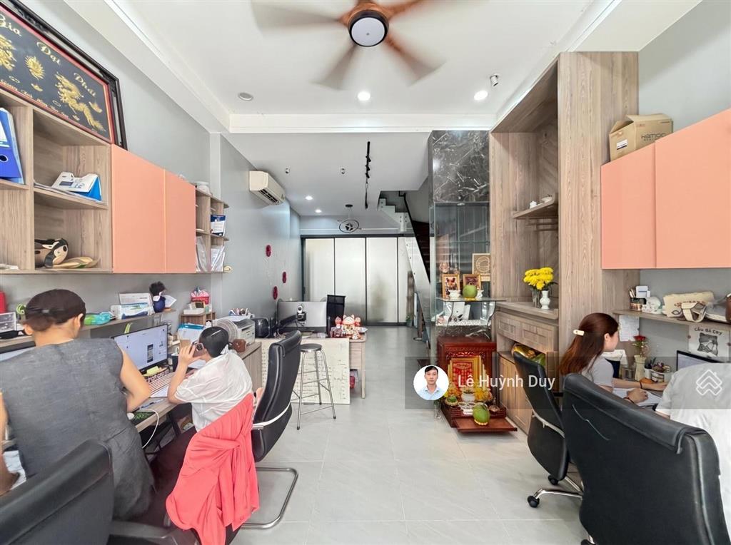Toà văn phòng cần bán  13,8 tỷ  xe hơi đậu đỗ ngày đêm