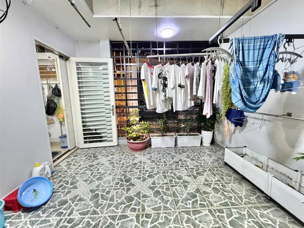 Phan đăng lưu  8,5 tỷ  4 x 10m  4 tầng  hẻm xe hơi