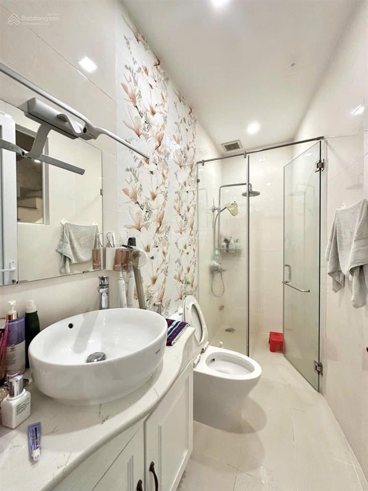 Bình thạnh  hẻm rộng, thông ngô đức kế  4 tầng mới  mua ở ngay  55m2  7,99 tỷ