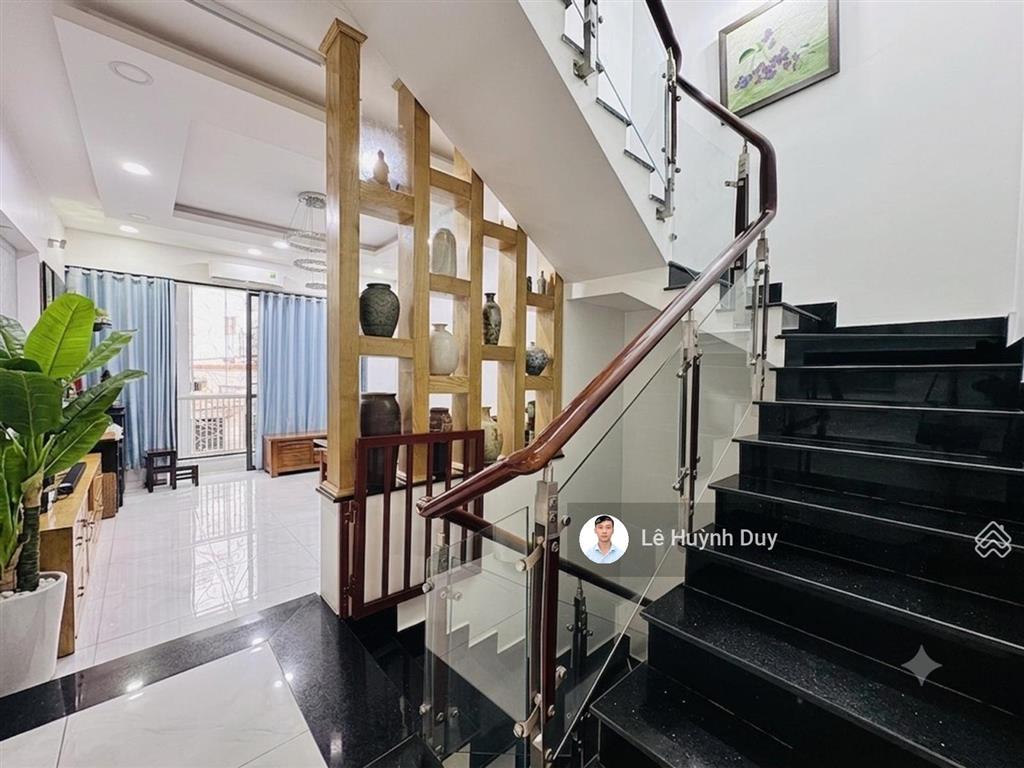 500m về bệnh viện gia định, 4,2 x 16 nở hậu đẹp  4 tầng  xe hơi ngủ nhà  12,8 tỷ