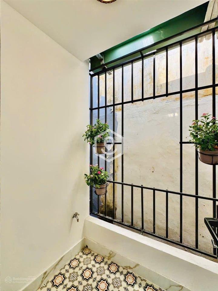 Hạ chào! nhà ngang mà rộng thì sang! khu vip nguyễn đình chính (4x10) cn 40m2 full nội thất 6,9 tỷ
