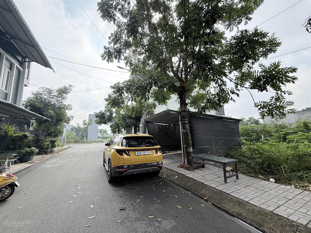 Đất nền sạch đẹp, sổ sẵn. hướng bắc ngay cv 7 kì quan  79m2. giá rẻ nhất