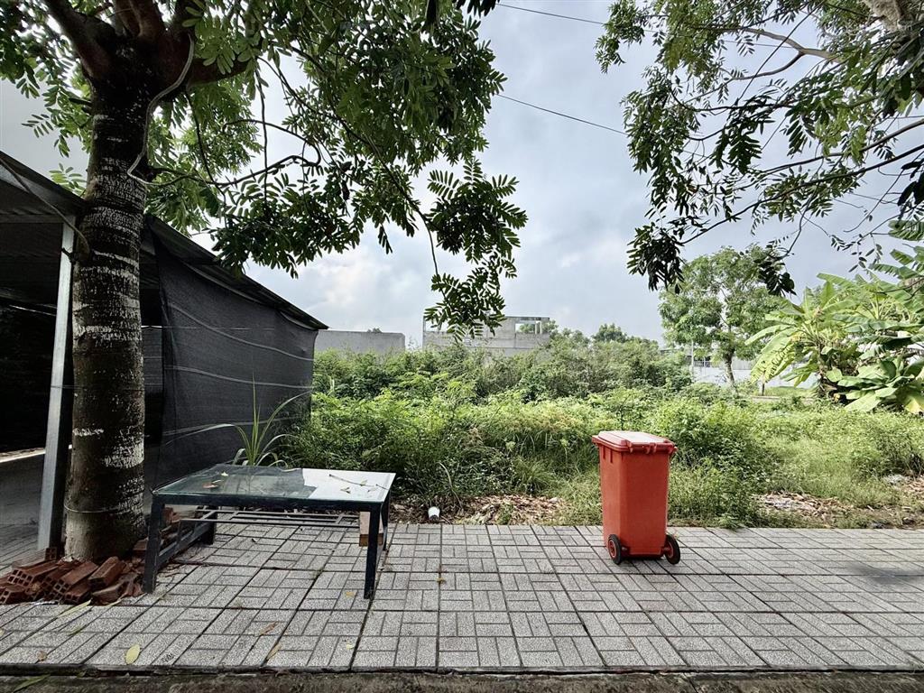 Đất nền sạch đẹp, sổ sẵn. hướng bắc ngay cv 7 kì quan  79m2. giá rẻ nhất