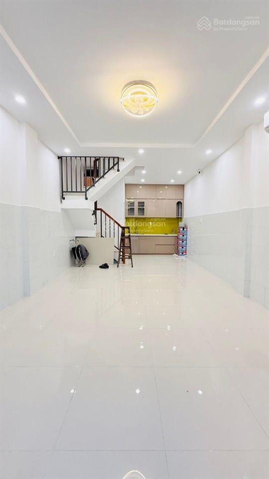 Nhà bán đường hòa bình  1 sẹc  hẻm xe hơi  sát q 11  2 tầng  ngang 4m  5,x tỷ