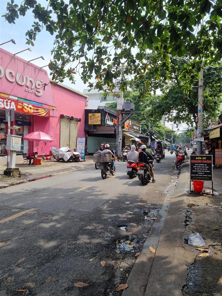 Nhà bán đ huỳnh thiện lộc, q. tân phú, sát q. tân bình  hẻm xe hơi  chỉ 5.6 tỷ