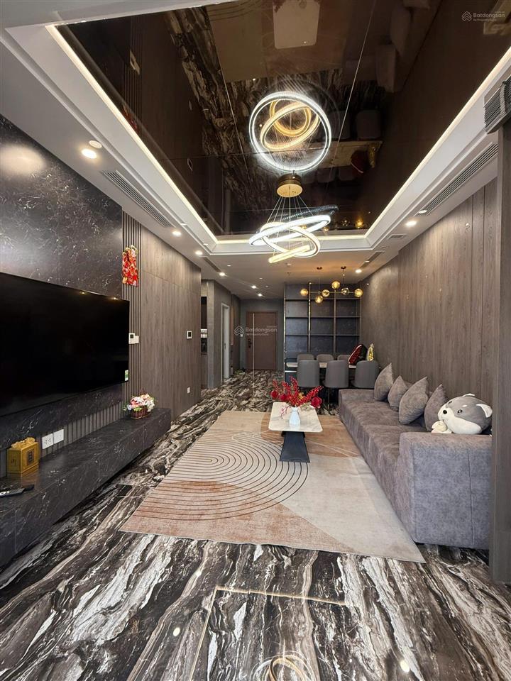 Chủ cần bán gấp nhà riêng cổ nhuế 6 tầng thang máy45m2 7 chỗ vào nhà kinh doanh tốt  giá 10,xtỷ