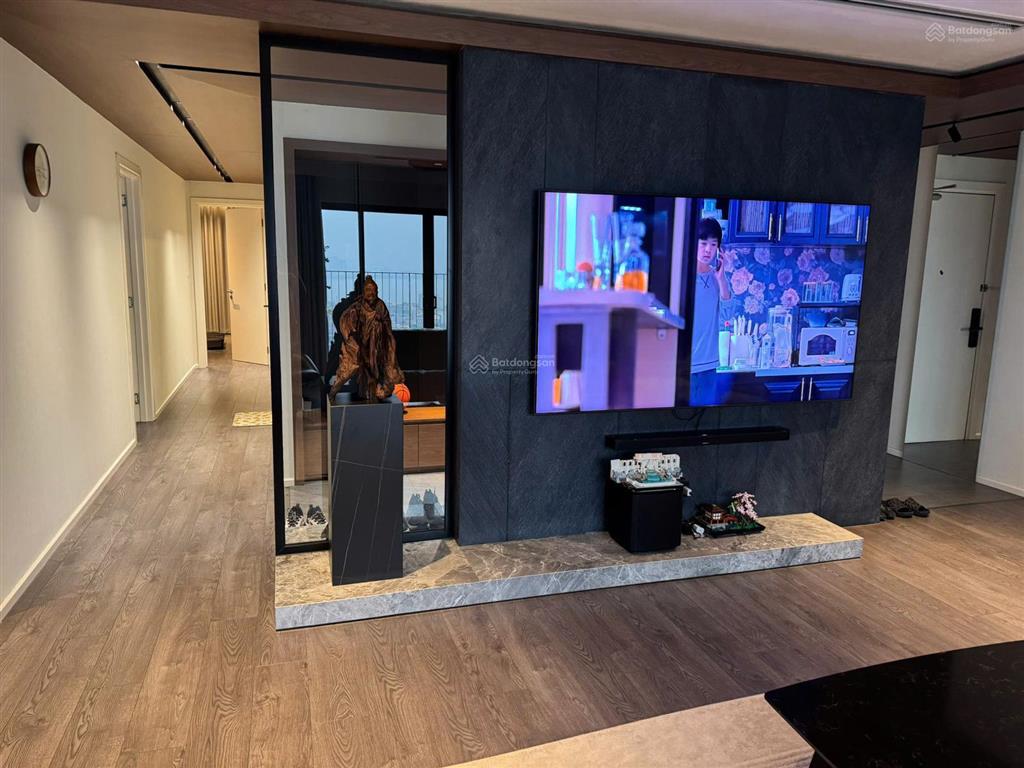 Chuyển công tác cần nhượng nhanh ch 3pn góc 102m2 kosmo 161 xuân la tây hồ