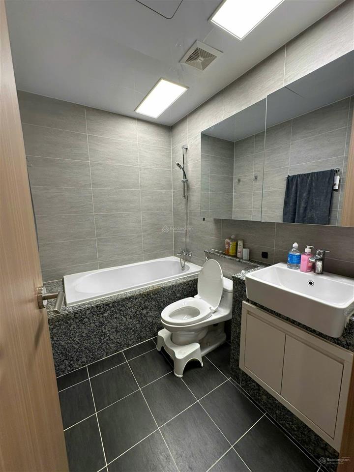 Chính chủ cho thuê nhanh căn hộ 2pn starlake view cực đẹp