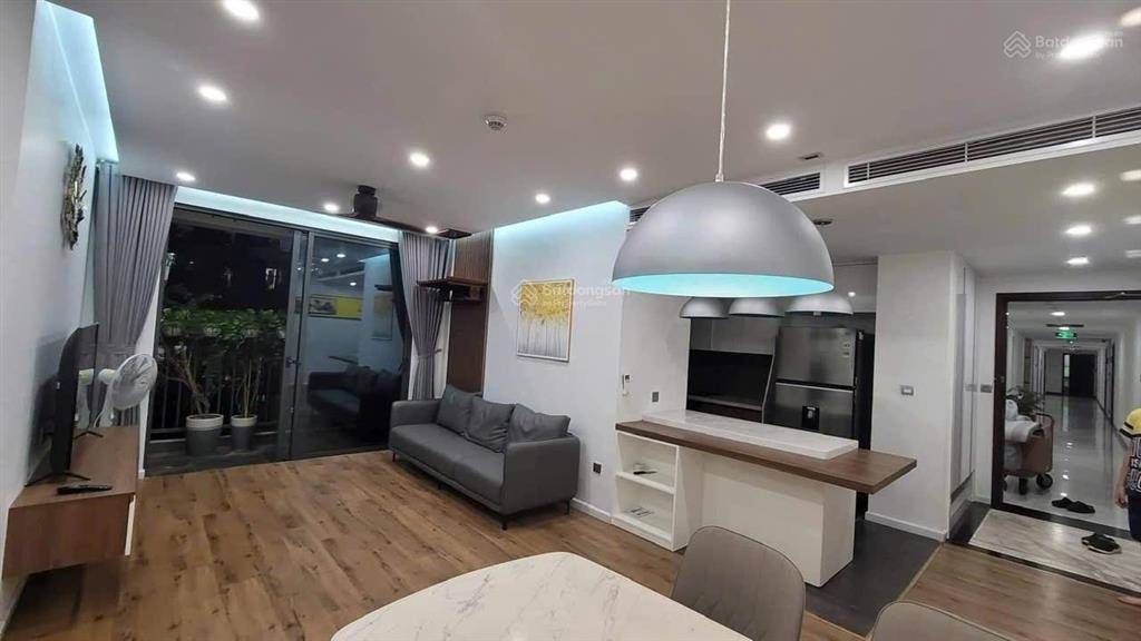 Cần bán nhanh căn góc 109m2 view trực diện hồ starlake , tầng trung đẹp, giá tốt.