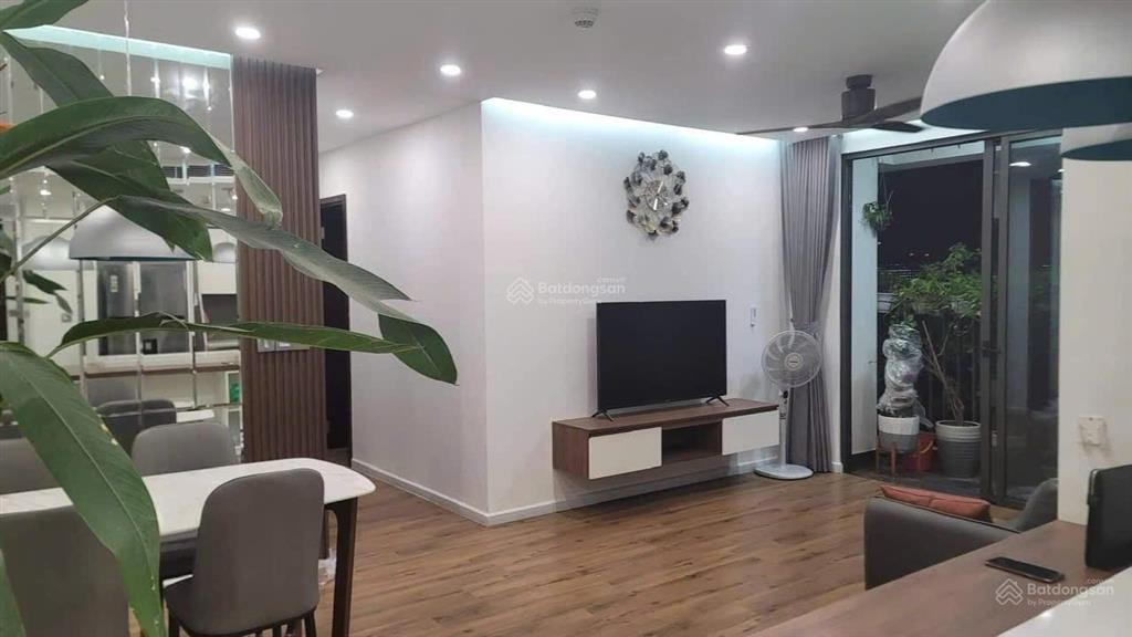 Cần bán nhanh căn góc 109m2 view trực diện hồ starlake , tầng trung đẹp, giá tốt.