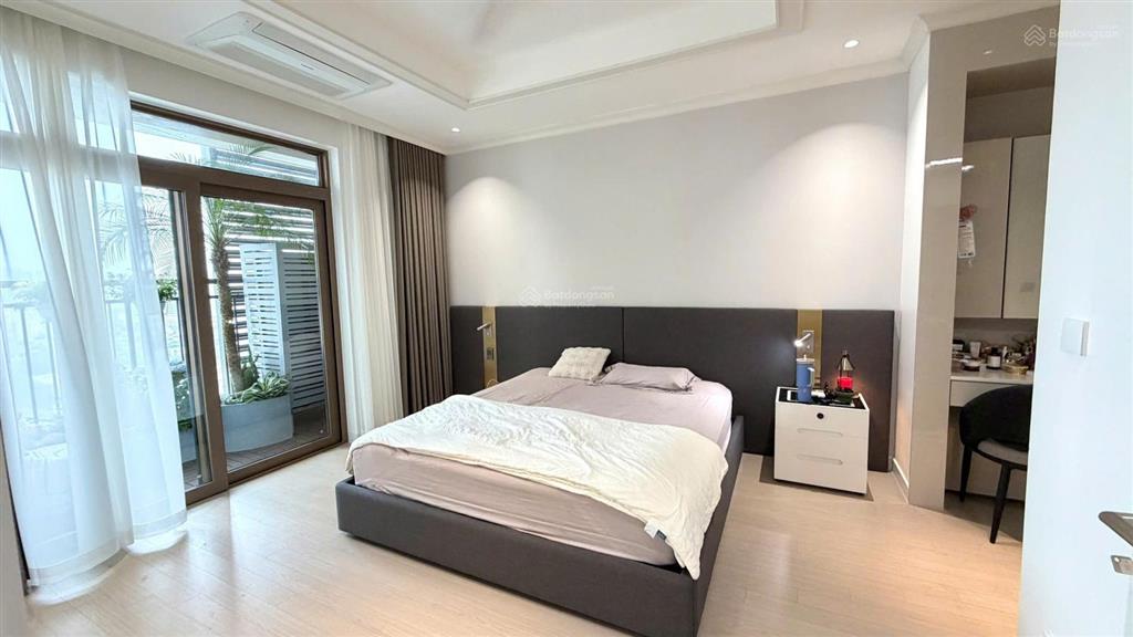 Cần bán nhanh căn hộ góc 3pn starlake, tầng trung view hồ đẹp, chủ thiện chí bán