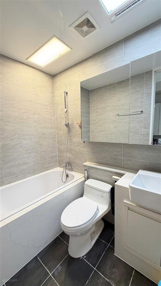 Cần bán nhanh căn hộ góc 3pn starlake, tầng trung view hồ đẹp, chủ thiện chí bán
