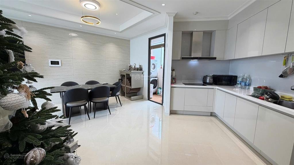Cần bán nhanh căn hộ góc 3pn starlake, tầng trung view hồ đẹp, chủ thiện chí bán