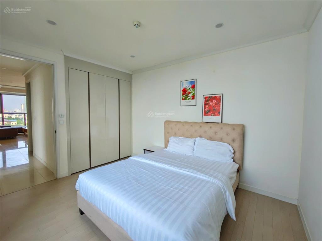 Định cư nước ngoài chủ thiện chí bán nhanh căn hộ 3pn tầng trung đẹp view hồ starlake