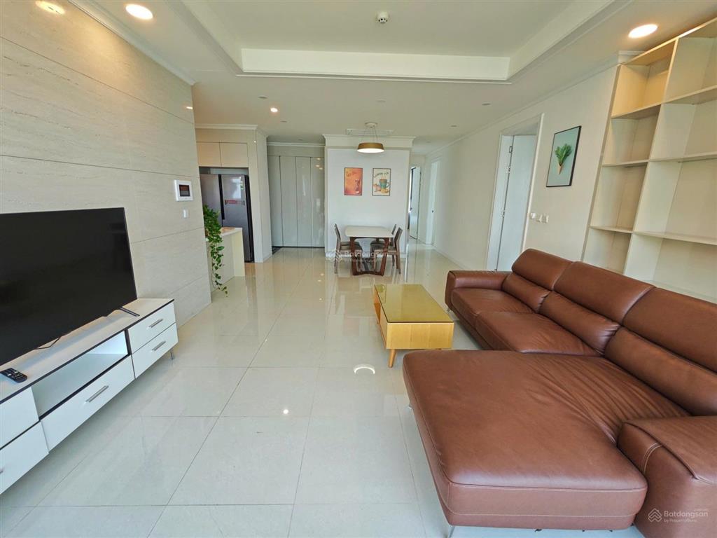 Định cư nước ngoài chủ thiện chí bán nhanh căn hộ 3pn tầng trung đẹp view hồ starlake