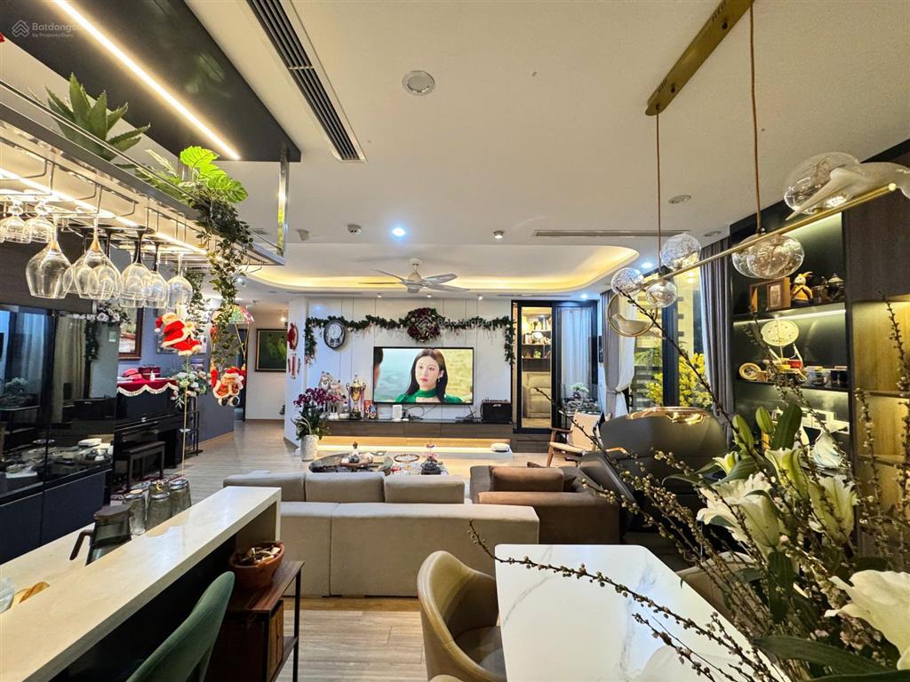 Căn góc 3pn 133m² toà n01t1 view trực diện hồ cần bán, chủ thiện chí, giá đầu tư