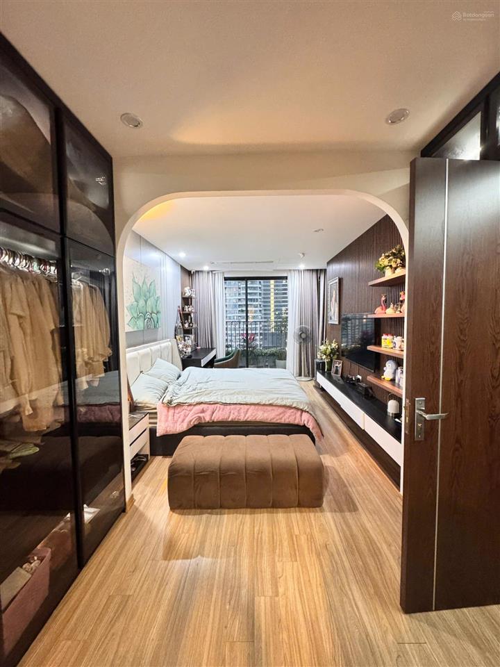 Căn góc 3pn 133m² toà n01t1 view trực diện hồ cần bán, chủ thiện chí, giá đầu tư