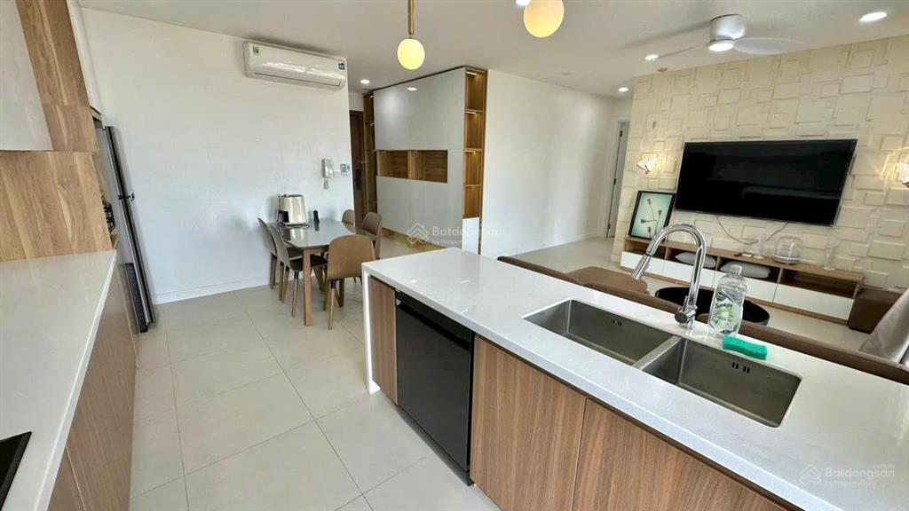 Ảnh thật  giá thật  căn hộ 2pn view trực diện hồ tây tòa kosmo 161 xuân la cần tìm chủ nhân mới