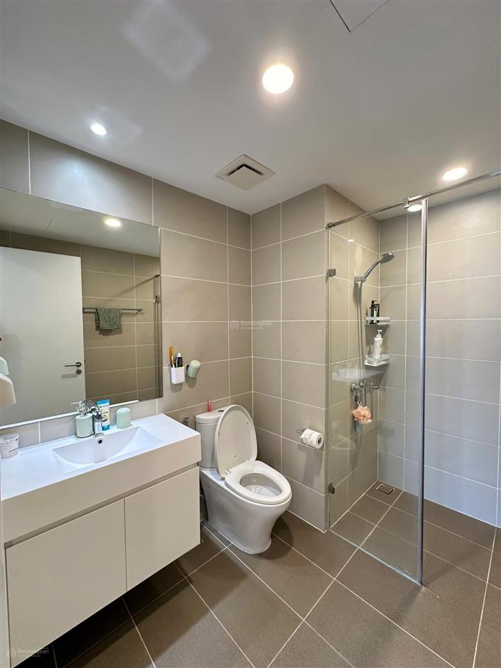 Ảnh thật  giá thật  căn hộ 2pn view trực diện hồ tây tòa kosmo 161 xuân la cần tìm chủ nhân mới
