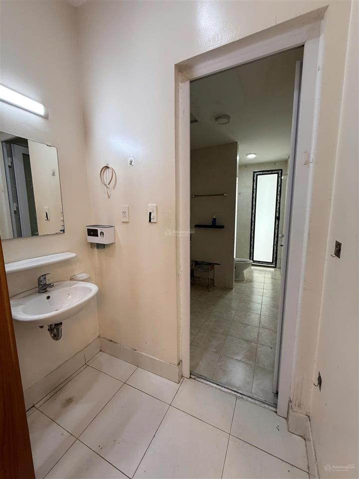 Chính chủ cần bán nhanh ch 136m² học viện quốc phòng nguyễn văn huyên,bc nam tầng trung, view đẹp.