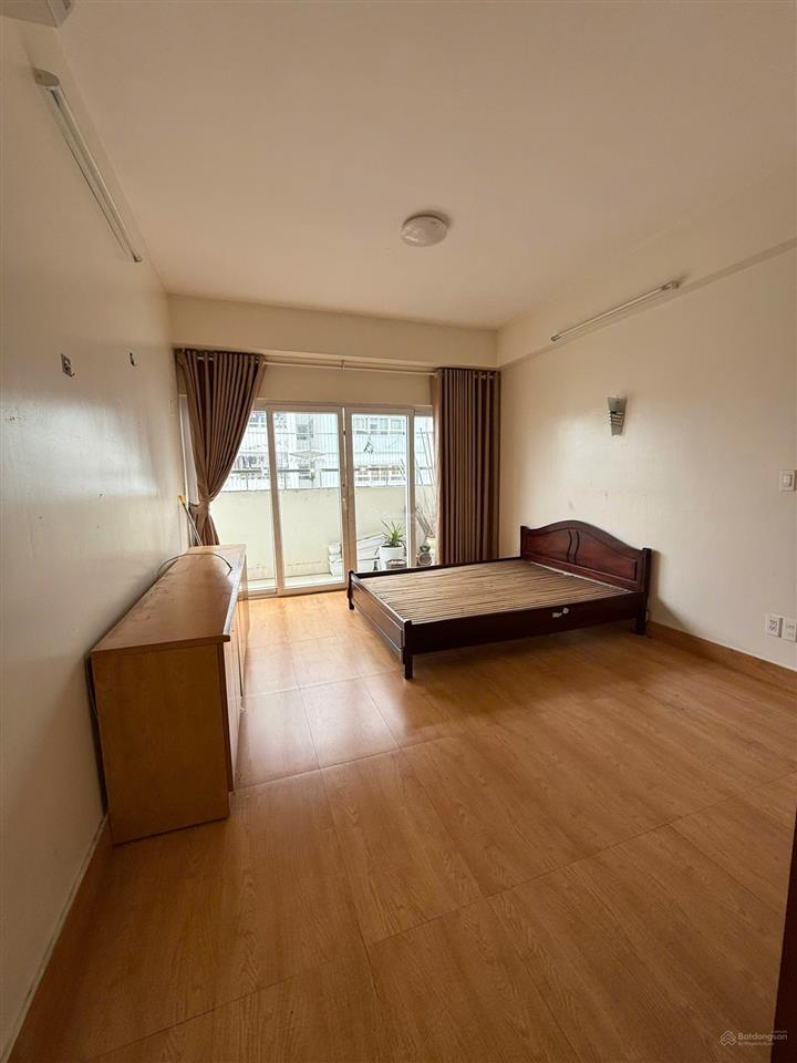 Chính chủ cần bán nhanh ch 136m² học viện quốc phòng nguyễn văn huyên,bc nam tầng trung, view đẹp.
