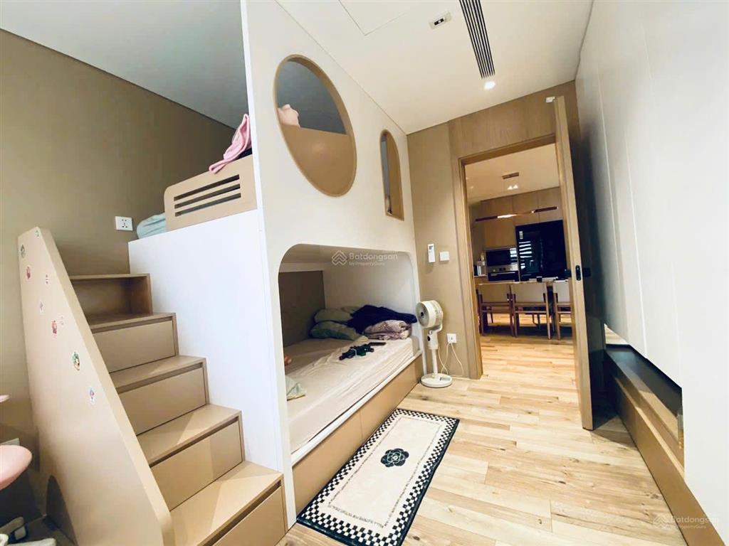 Chính chủ thiện chí bán nhanh căn hộ 2pn toà kosmo ban công đông nam view hồ tây siêu đẹp
