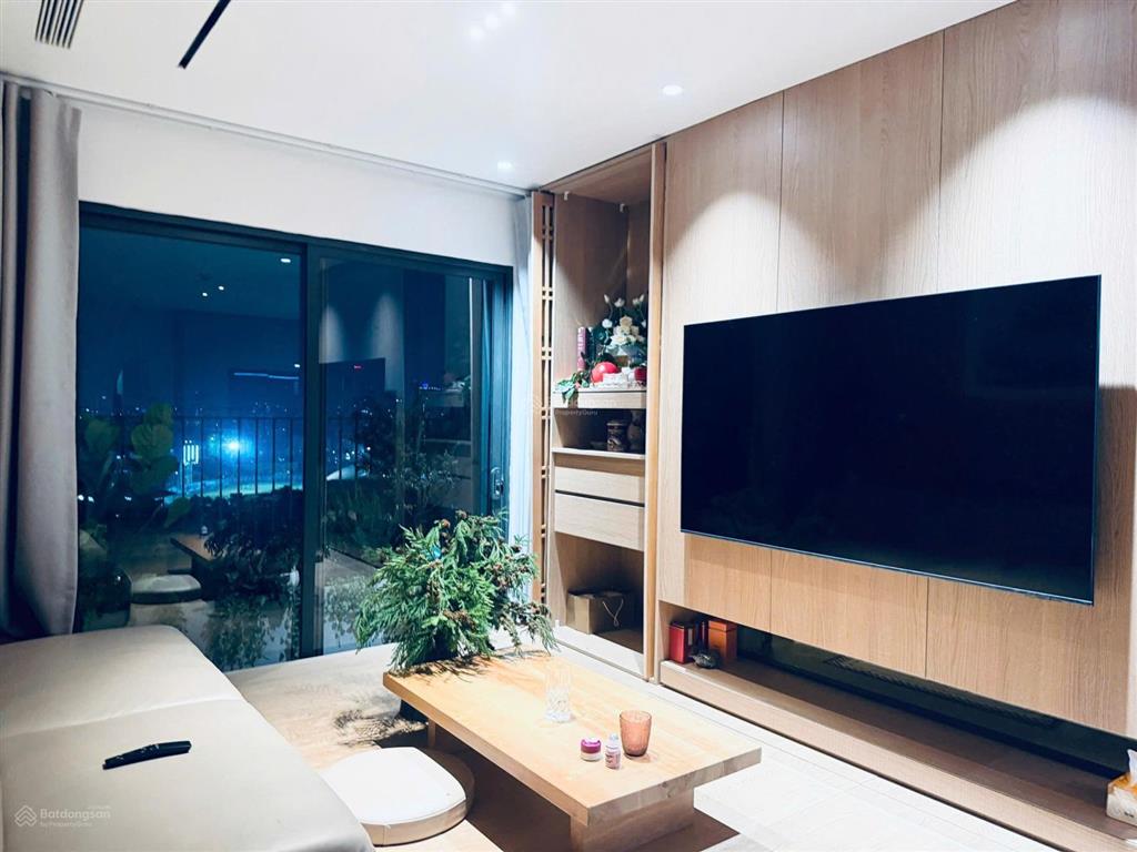Chính chủ thiện chí bán nhanh căn hộ 2pn toà kosmo ban công đông nam view hồ tây siêu đẹp