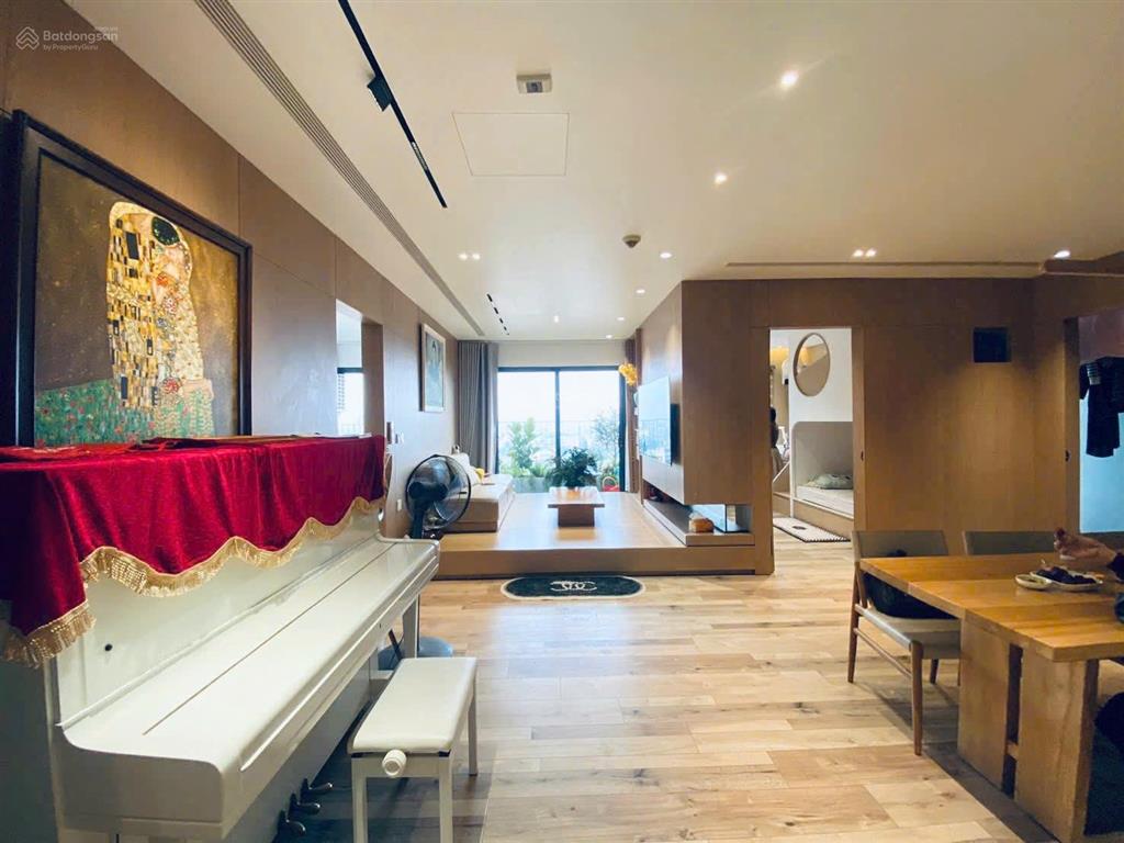 Chính chủ thiện chí bán nhanh căn hộ 2pn toà kosmo ban công đông nam view hồ tây siêu đẹp