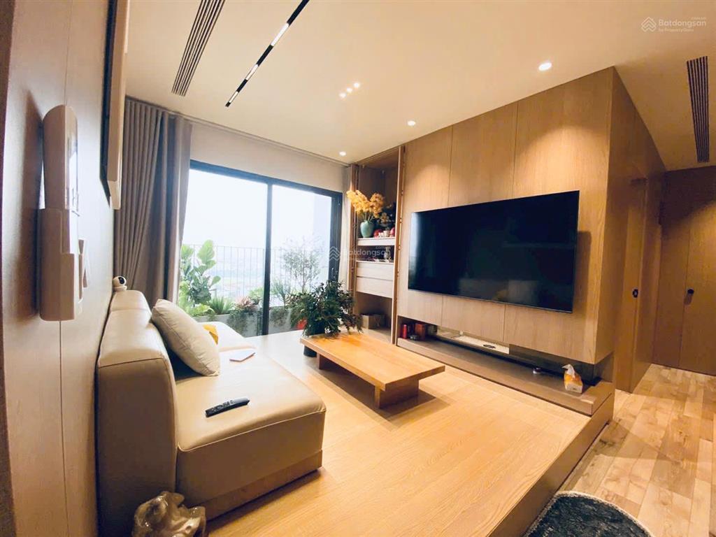 Chính chủ thiện chí bán nhanh căn hộ 2pn toà kosmo ban công đông nam view hồ tây siêu đẹp