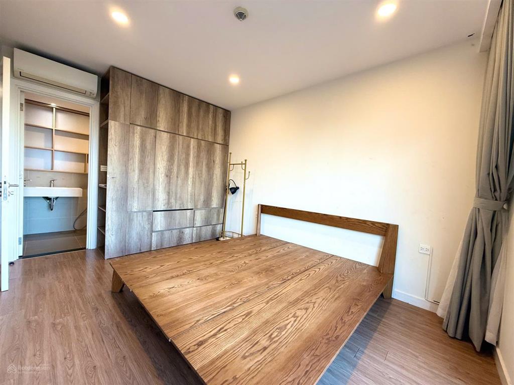Chuyển công tác cho thuê nhanh 2pn 2wc tầng trung đẹp kosmo tây hồ gần trường liên cấp westlink