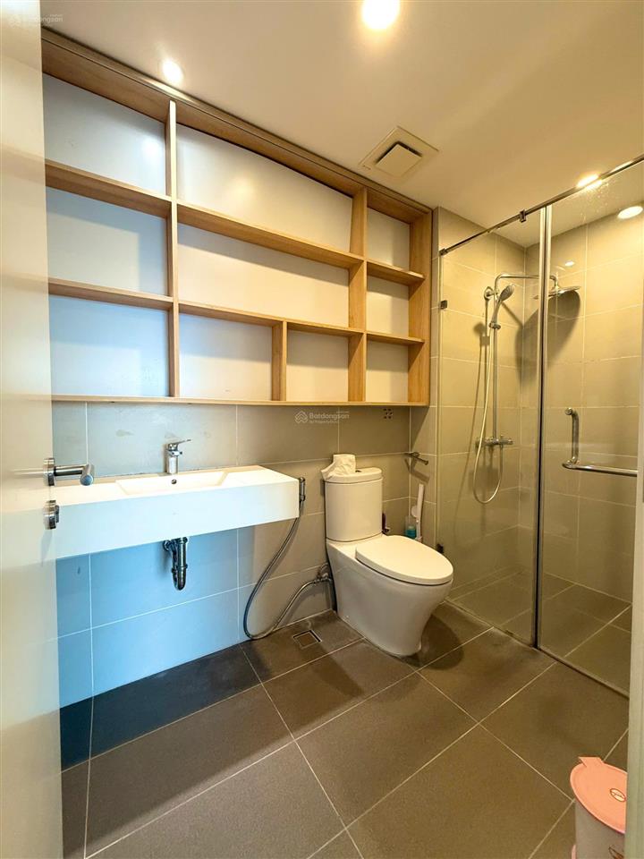 Chuyển công tác cho thuê nhanh 2pn 2wc tầng trung đẹp kosmo tây hồ gần trường liên cấp westlink