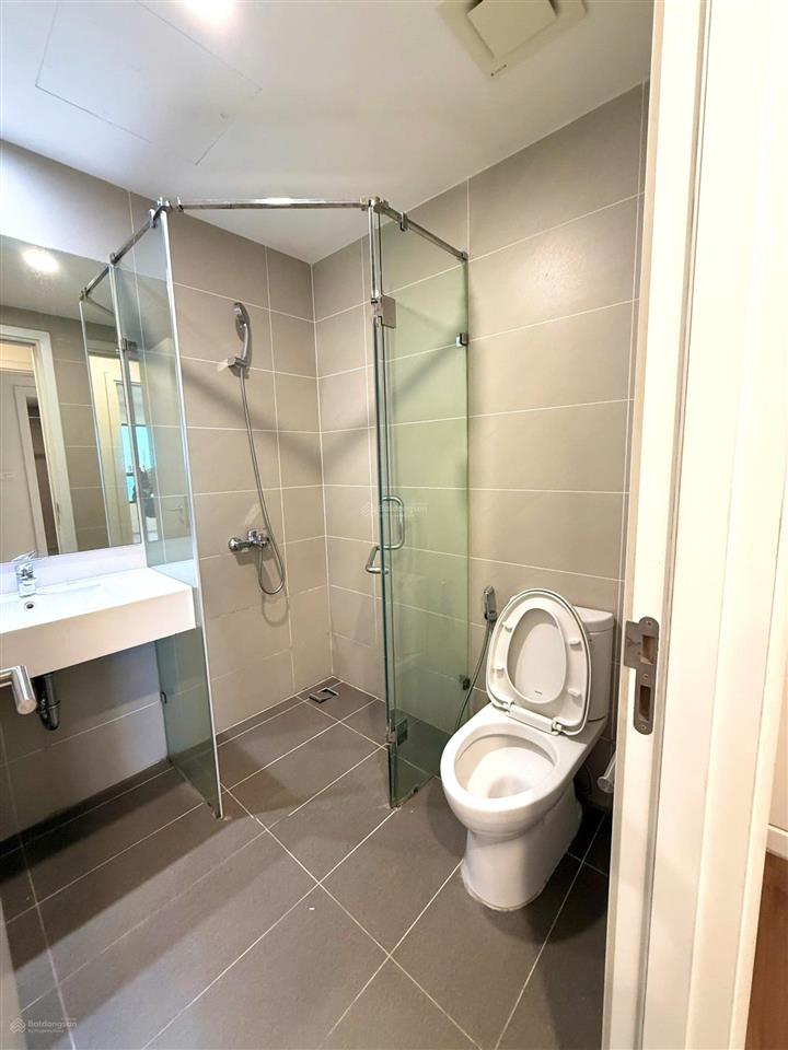 Chuyển công tác cần cho thuê nhanh 2pn 2wc tầng trung đẹp kosmo tây hồ gần trường liên cấp westlink
