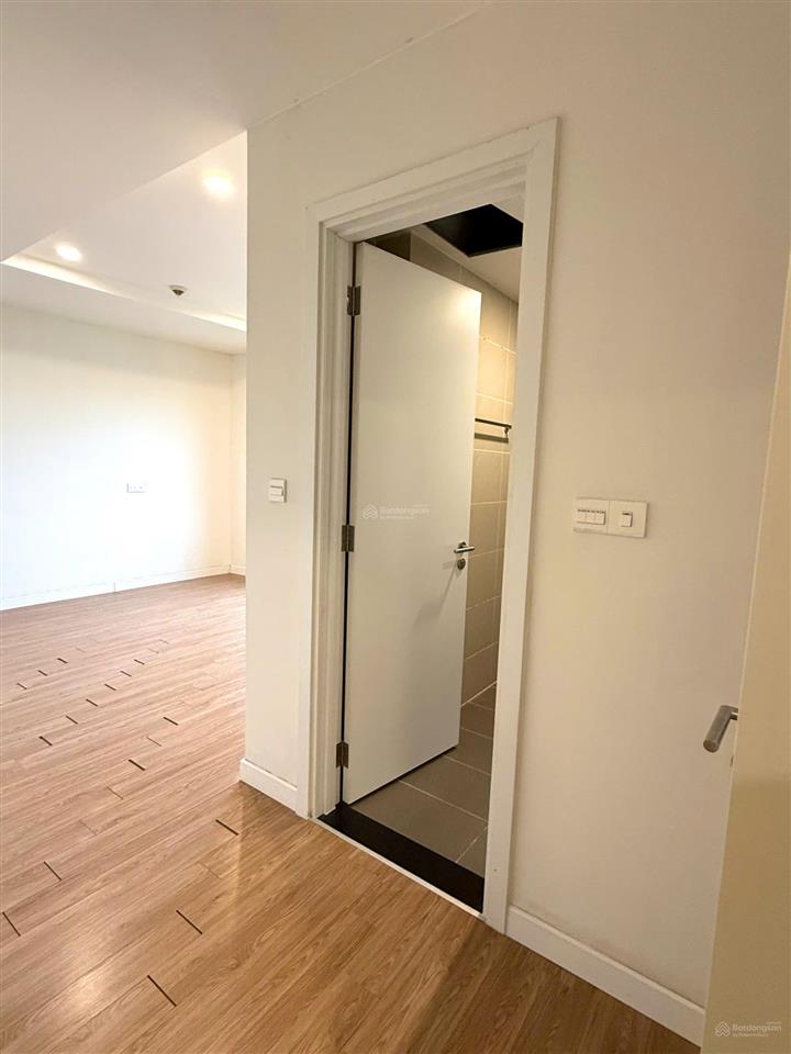 Chuyển công tác cần cho thuê nhanh 2pn 2wc tầng trung đẹp kosmo tây hồ gần trường liên cấp westlink