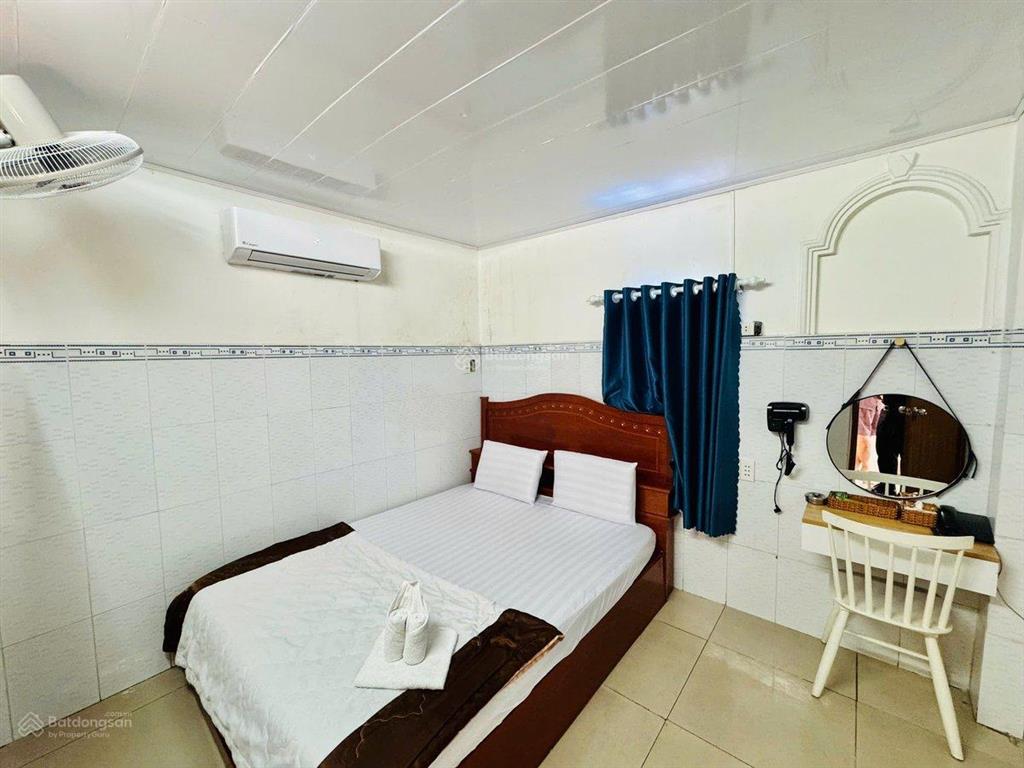 Mặt tiền tân phú  khách sạn ngay công viên nước đầm sen doanh thu khủng