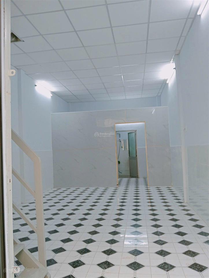 Cho thuê nhà nguyên căn 2 tầng nguyễn thị minh khai quận 1 giá 11tr/th