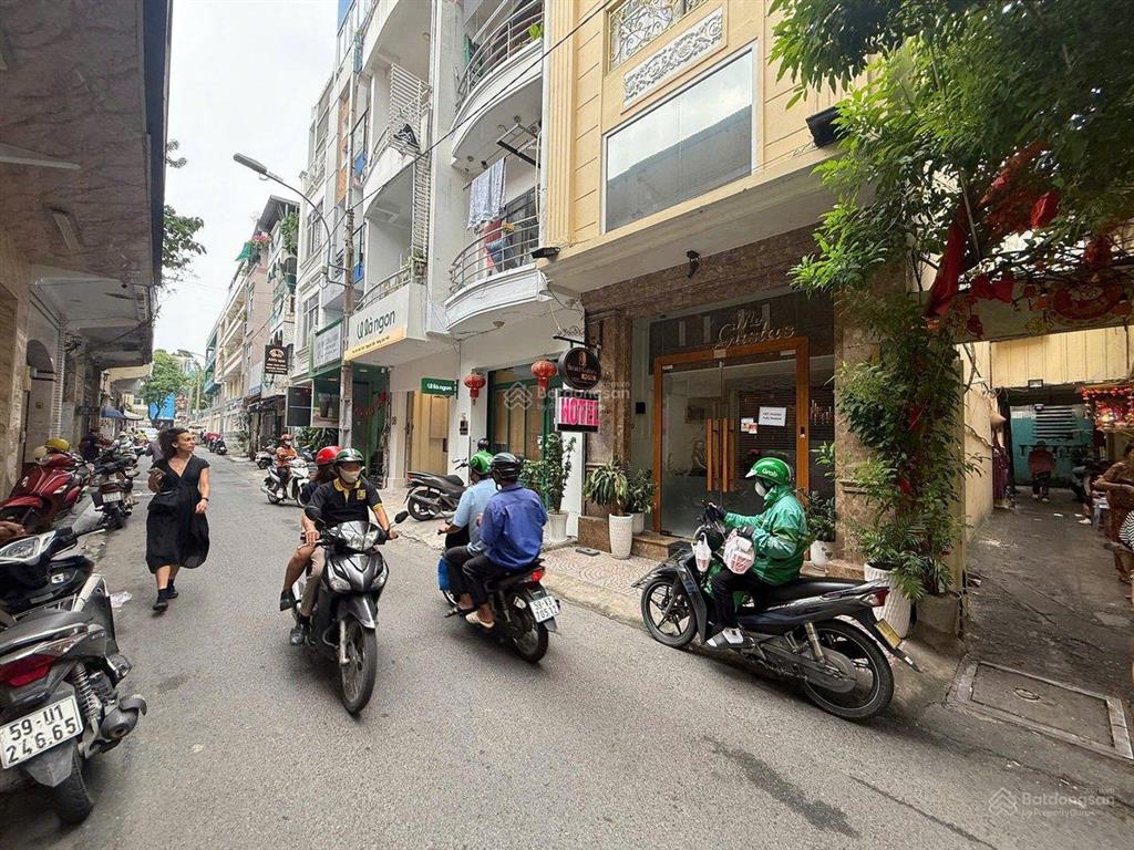 Chỉ 4.95 tỷ sở hữu ngay nhà 3 tầng đặng trần côn quận 1