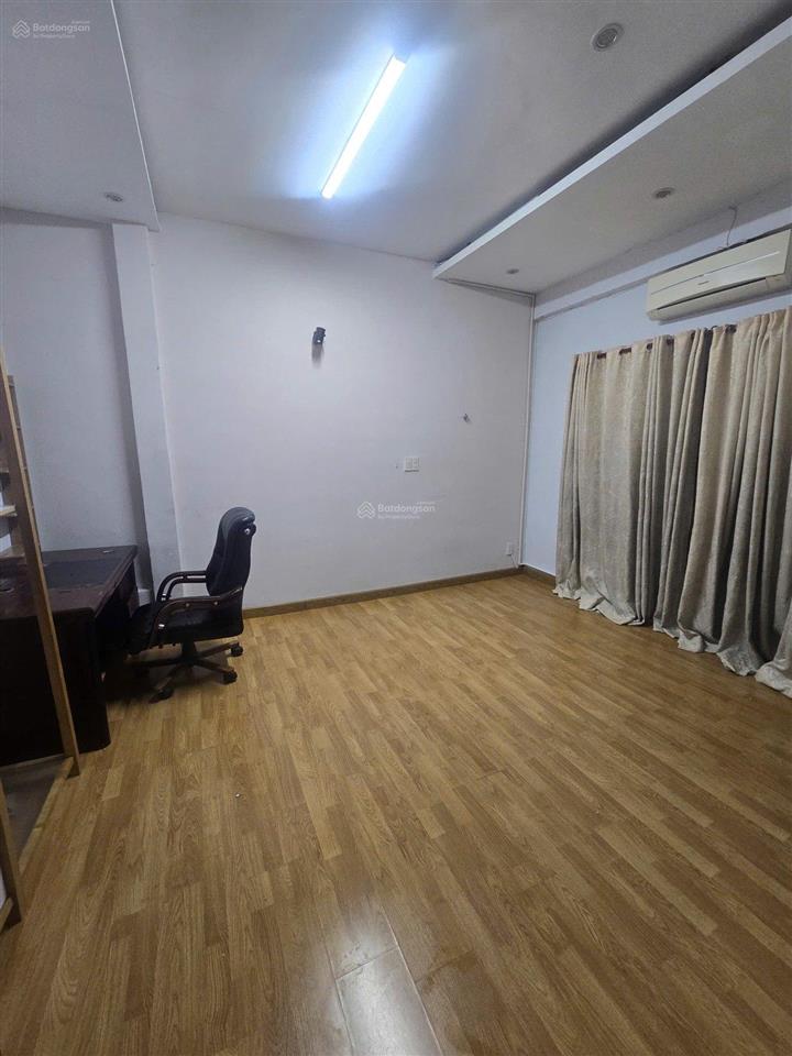 Cho thuê nhà 2 tầng 3 phòng ngủ  nguyễn trãi quận 1 giá chỉ 11tr/th.
