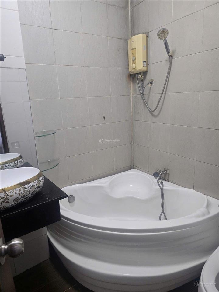 Cho thuê nhà 2 tầng 3 phòng ngủ  nguyễn trãi quận 1 giá chỉ 11tr/th.