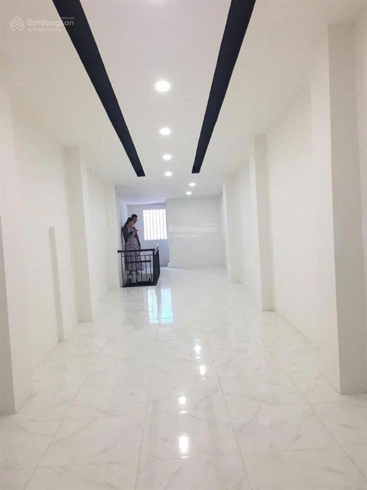 Cho thuê nhà mặt tiền 3 tầng đường 3/2 quận 10 giá cực tốt 26tr/th