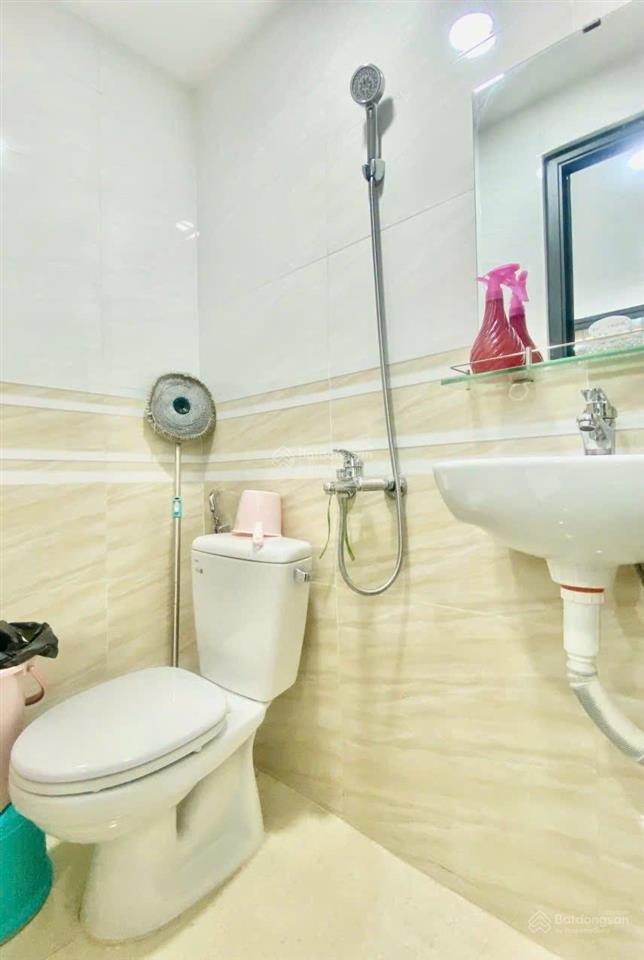 Cho thuê căn nhà 3 tầng  mặt tiền hồ thị kỷ quận 10  giá 15tr/th