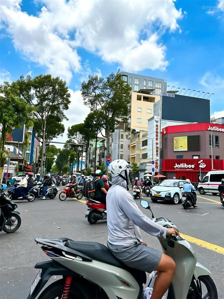 Cho thuê nhà mặt tiền 5 tầng trần hưng đạo quận 1 giá 72tr/th