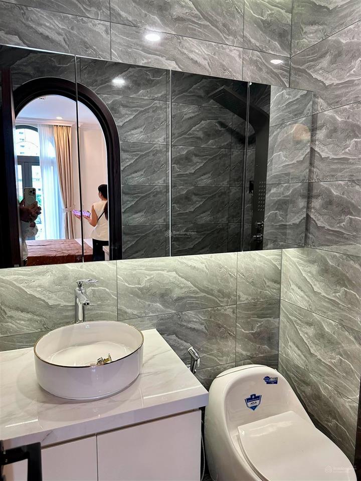 Cho thuê khoán tòa căn hộ dịch vụ 7 tầng  thảo điền quận 2  200tr/th