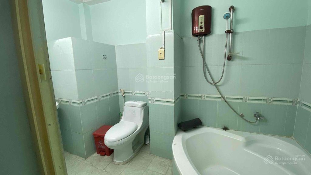 Cho thuê nhà 4 tầng hẻm xe hơi cách mạng tháng 8 quận 3 giá 14.5tr/th