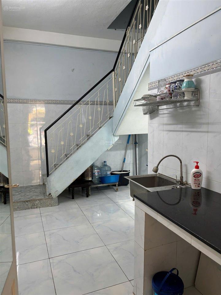 Cho thuê nhà mặt tiền 3 tầng trần minh quyền quận 10 giá 18tr/th